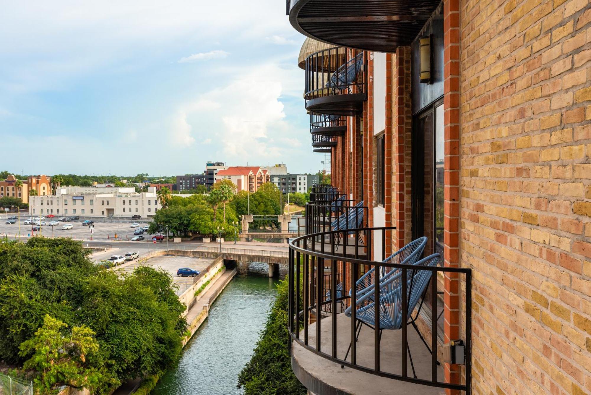 Riverwalk Plaza Hotel San Antonio Exterior photo